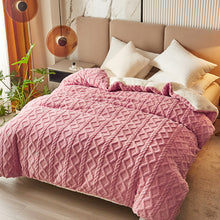 Load image into Gallery viewer, Belle&#39;s HeatTech SuperSoft NordaThread Insulating Winter Blanket
